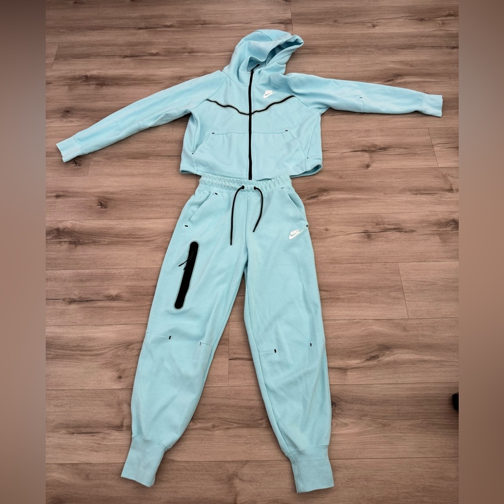 Nike Tech-Fleece